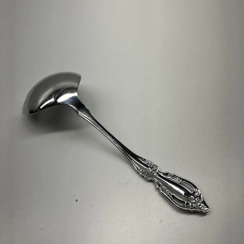 Oneida RAPHAEL Distinction Deluxe HH Stainless Sugar‎ Shell Spoon Flatware